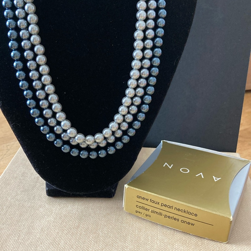 Vintage Avon 90s Faux Pearl Layered Necklace Blue-Silver Tone 18"+3" Ext NIB